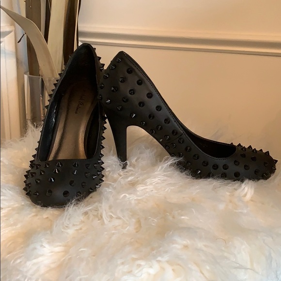 Stud , matte black heels - Picture 1 of 4